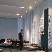 Montaje técnico en salón de eventos